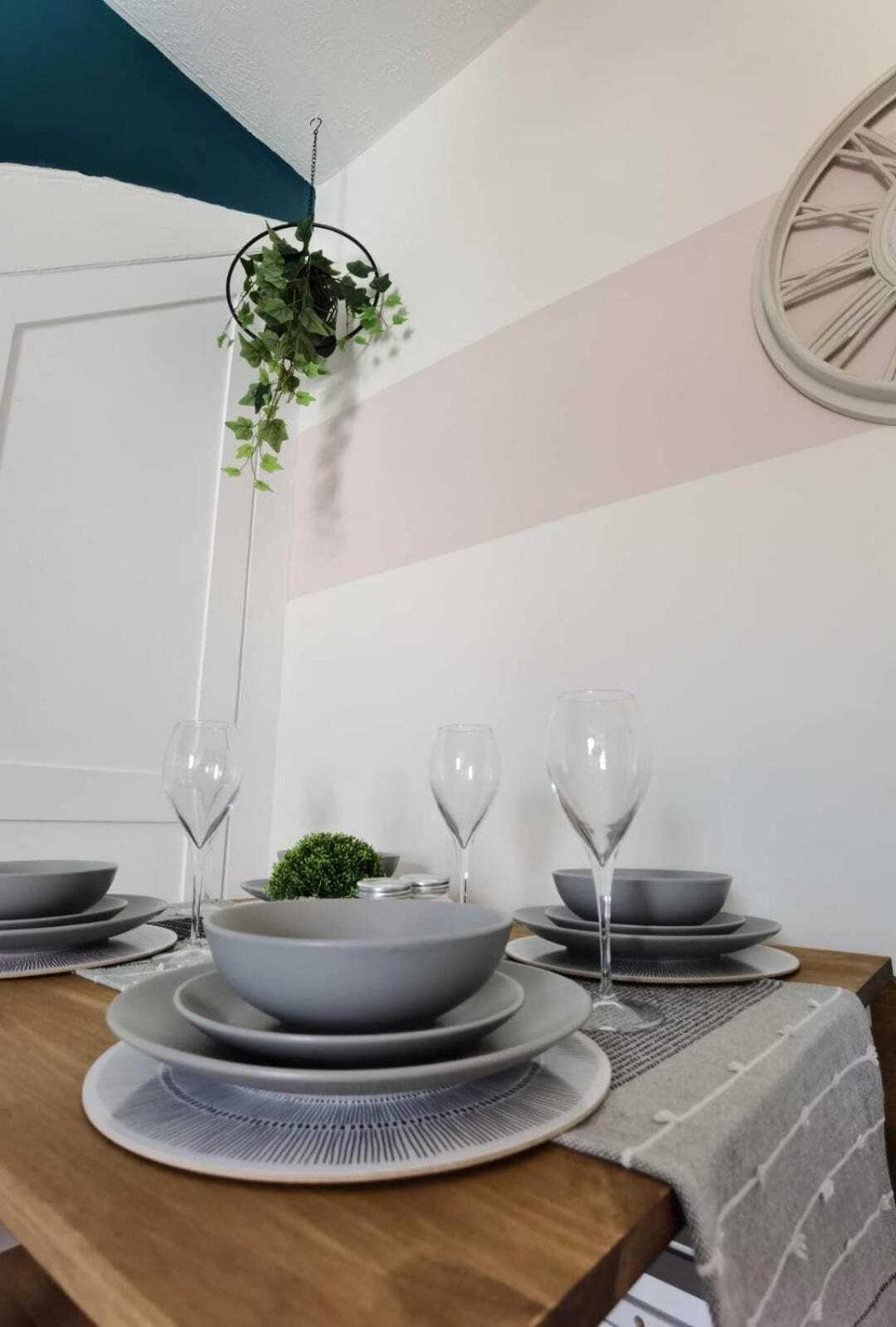 شقة Raleigh Ff&Tf - 1 Bed Georgian Flat In The Centre Of Exeter, Free Parking With Wifi الغرفة الصورة